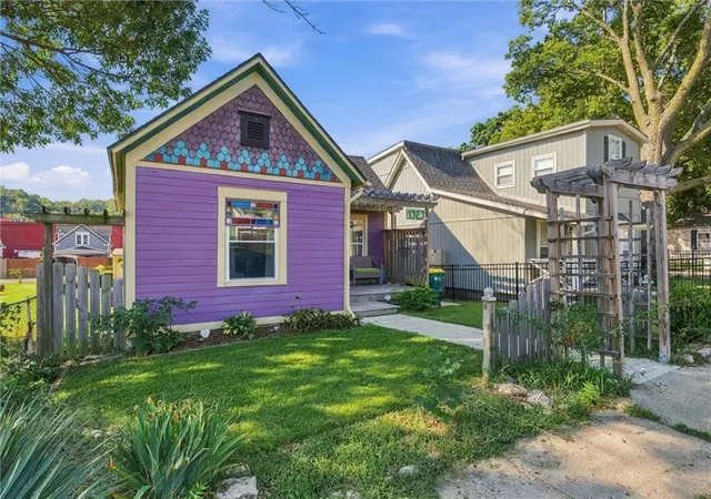 Photo 2 of Single family home for sale at 1523 W 39th Avenue, Kansas City, KS 66103 | MLS# 2642366 | Listing updated on 2026-09-29