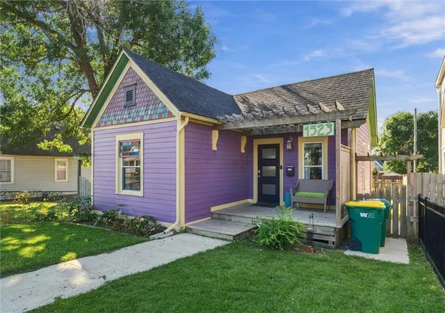 Photo 3 of Single family home for sale at 1523 W 39th Avenue, Kansas City, KS 66103 | MLS# 2642366 | Listing updated on 2026-09-29