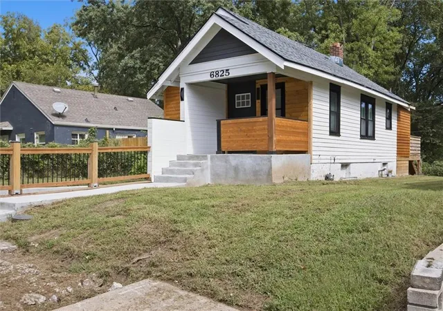 Photo 3 of Single family home for sale at 6825 S Benton Ave, Kansas City, MO 64132 | MLS# 2642384 | Listing updated on 2026-09-28