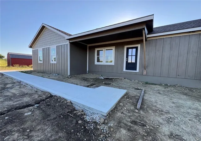 Photo 3 of Single family home for sale at 1688 Northwest 145th Rd, Kingsville, MO 64061 | MLS# 2642385 | Listing updated on 2026-09-17