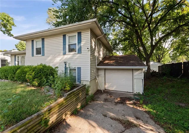 Photo 2 of Single family home for sale at 4508 Ne 49th Terrace, Kansas City, MO 64119 | MLS# 2642386 | Listing updated on 2026-09-16