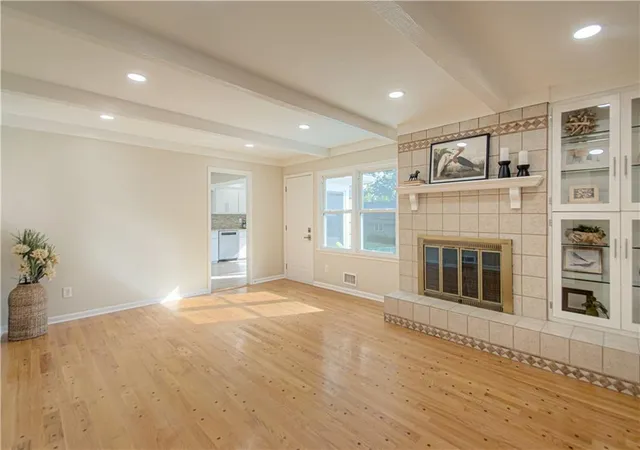 Photo 4 of Single family home for sale at 9531 Beverly Dr, Overland Park, KS 66207 | MLS# 2642387 | Listing updated on 2026-09-19