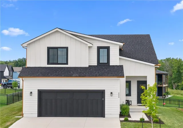 Photo 1 of Single family home for sale at 2004 Oak Ridge Dr, Oak Grove, MO 64075 | MLS# 2642391 | Listing updated on 2026-10-03