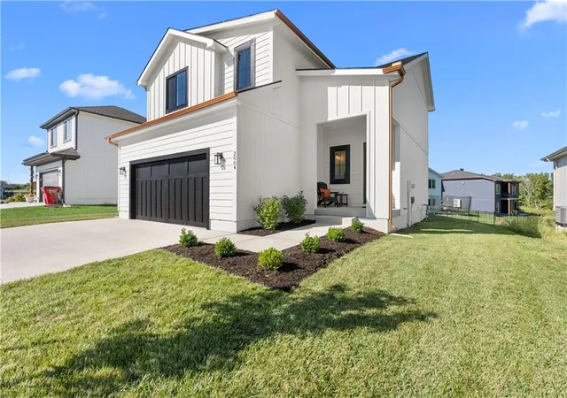 Photo 3 of Single family home for sale at 2004 Oak Ridge Dr, Oak Grove, MO 64075 | MLS# 2642391 | Listing updated on 2026-10-03