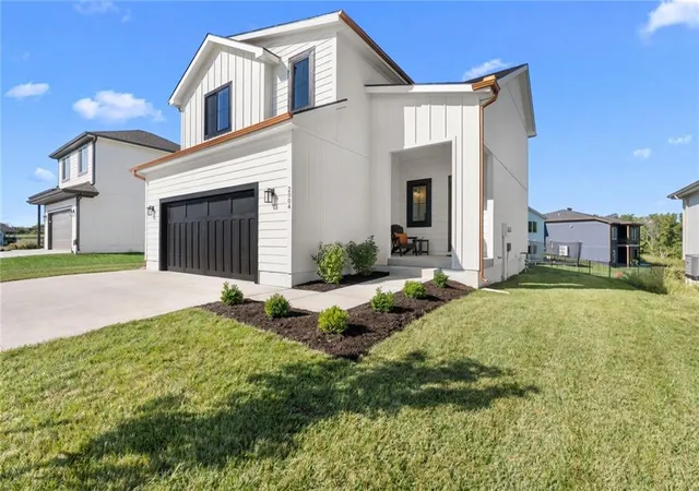 Photo 3 of Single family home for sale at 2004 Oak Ridge Dr, Oak Grove, MO 64075 | MLS# 2642391 | Listing updated on 2026-10-03