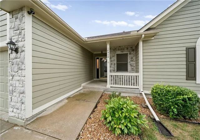 Photo 3 of Sale Pending at 18404 Ash St, Gardner, KS 66030 | MLS# 2642393 | Listing updated on 2026-09-28