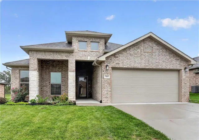 Single family home for sale at 7557 Mccormick Dr, Shawnee, KS 66227 | MLS# 2642394