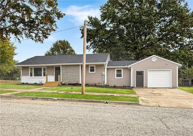 Photo 1 of Single family home for sale at 2601 Cherry St, Higginsville, MO 64037 | MLS# 2642403 | Listing updated on 2026-10-29