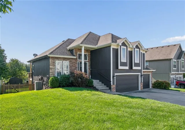 Photo 1 of Single family home for sale at 11119 N Madison Ave, Kansas City, MO 64155 | MLS# 2642407 | Listing updated on 2026-10-08
