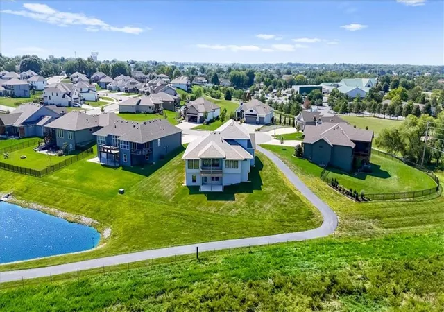 Photo 3 of Single family home for sale at 4813 Ne Freehold Ct, Lees Summit, MO 64064 | MLS# 2642409 | Listing updated on 2026-09-24