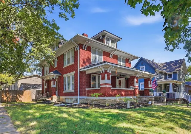 Photo 2 of Single family home for sale at 402 E Peoria St, Paola, KS 66071 | MLS# 2642415 | Listing updated on 2026-10-14