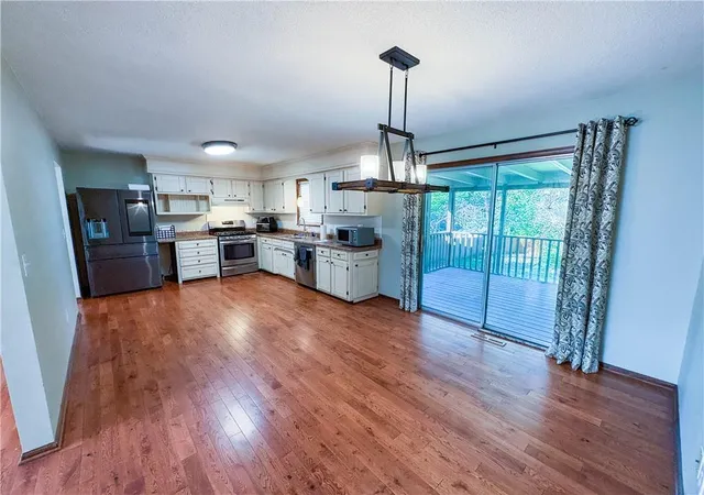 Photo 3 of Single family home for sale at 115 Fairview Ave, Warrensburg, MO 64093 | MLS# 2642417 | Listing updated on 2026-09-17