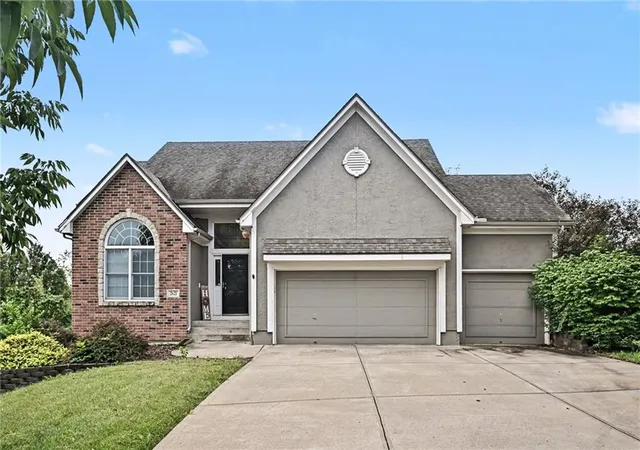 Photo 1 of Single family home for sale at 2621 Sw 10th Street, Lees Summit, MO 64081 | MLS# 2642419 | Listing updated on 2026-10-06