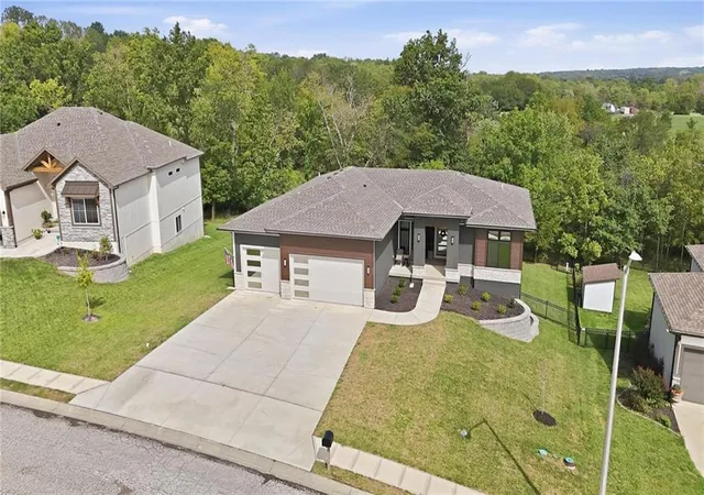 Photo 4 of Single family home for sale at 202 E Maple St, Lone Jack, MO 64070 | MLS# 2642420 | Listing updated on 2026-10-04