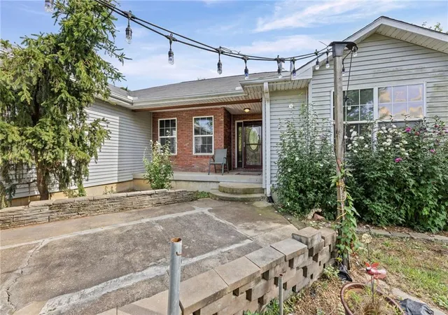 Single family home for sale at 24129 Hollingsworth Rd, Mc Louth, KS 66054 | MLS# 2642422