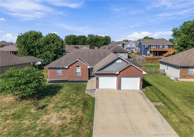 Photo 1 of Single family home for sale at 981 Owl Crk Pkwy, Odessa, MO 64076 | MLS# 2642427 | Listing updated on 2026-10-05