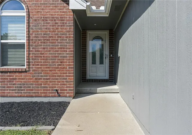Photo 4 of Single family home for sale at 981 Owl Crk Pkwy, Odessa, MO 64076 | MLS# 2642427 | Listing updated on 2026-10-05