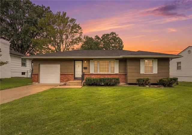 Photo 1 of Single family home for sale at 4814 Arlington Ave, Kansas City, MO 64133 | MLS# 2642430 | Listing updated on 2026-09-19