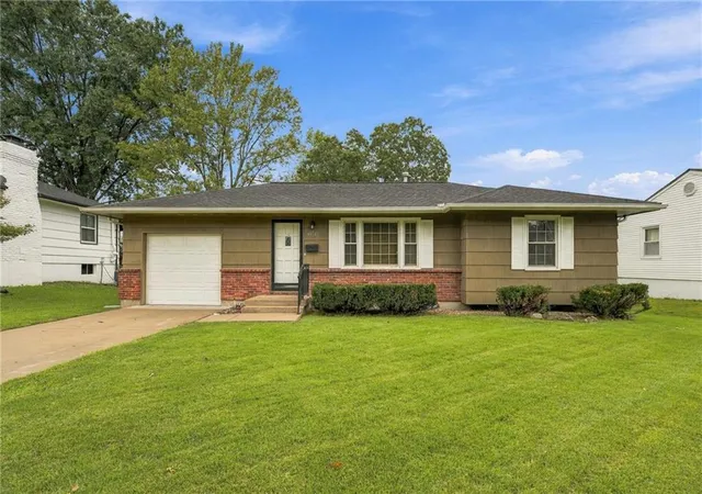 Photo 2 of Single family home for sale at 4814 Arlington Ave, Kansas City, MO 64133 | MLS# 2642430 | Listing updated on 2026-09-19