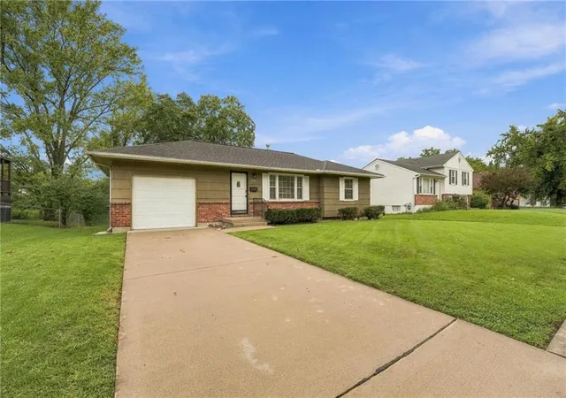 Photo 3 of Single family home for sale at 4814 Arlington Ave, Kansas City, MO 64133 | MLS# 2642430 | Listing updated on 2026-09-19