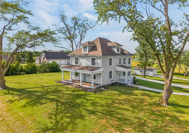 Photo 3 of Single family home for sale at 5201 Cook Rd, Saint Joseph, MO 64505 | MLS# 2642432 | Listing updated on 2026-09-17
