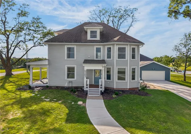 Photo 3 of Single family home for sale at 5201 Cook Rd, Saint Joseph, MO 64505 | MLS# 2642432 | Listing updated on 2026-09-17