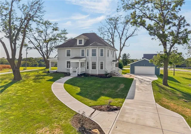 Photo 4 of Single family home for sale at 5201 Cook Rd, Saint Joseph, MO 64505 | MLS# 2642432 | Listing updated on 2026-09-17