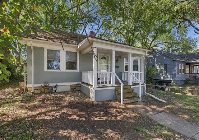 Photo 3 of Single family home for sale at 6104 Tracy Ave, Kansas City, MO 64110 | MLS# 2642443 | Listing updated on 2026-10-08
