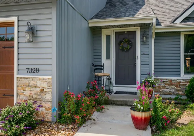 Photo 2 of Sale Pending at 7328 N Corrington Ave, Kansas City, MO 64119 | MLS# 2642445 | Listing updated on 2026-09-27