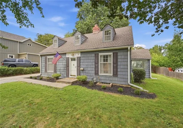 Photo 3 of Single family home for sale at 2808 W 51st Terrace, Westwood, KS 66205 | MLS# 2642446 | Listing updated on 2026-10-09