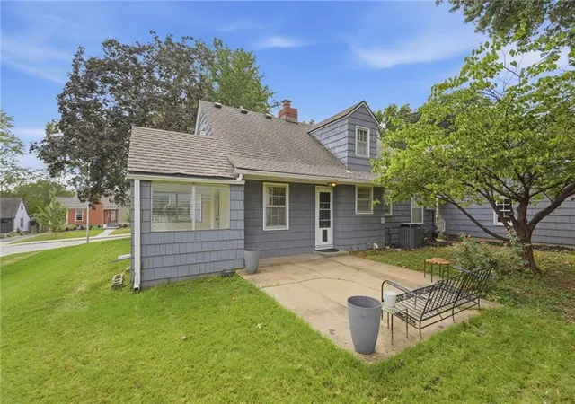Photo 4 of Single family home for sale at 2808 W 51st Terrace, Westwood, KS 66205 | MLS# 2642446 | Listing updated on 2026-10-09