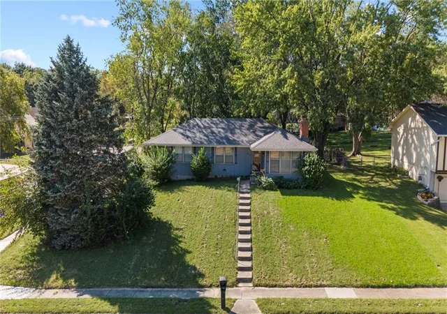 Photo 2 of Single family home for sale at 2608 S 16th Terrace, Leavenworth, KS 66048 | MLS# 2642448 | Listing updated on 2026-09-30