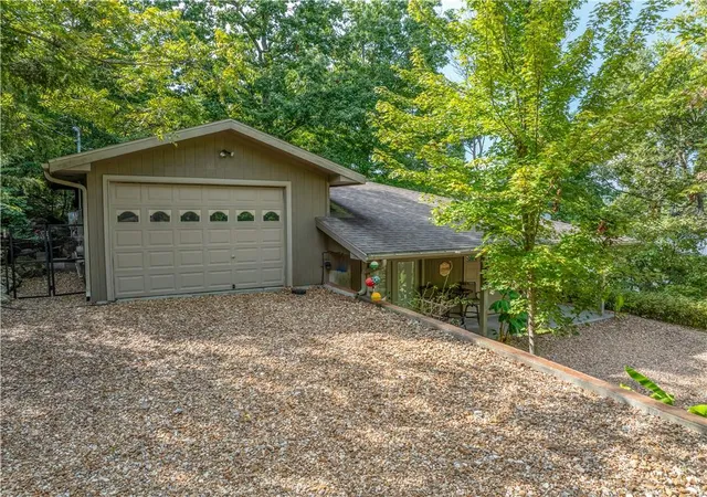 Photo 3 of Single family home for sale at 26307 Santa Barbara Dr, Edwards, MO 65326 | MLS# 2642460 | Listing updated on 2026-10-04