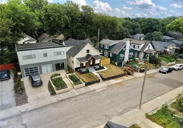 Photo 2 of Single family home for sale at 4529 Wyoming St, Kansas City, MO 64111 | MLS# 2642469 | Listing updated on 2026-09-19