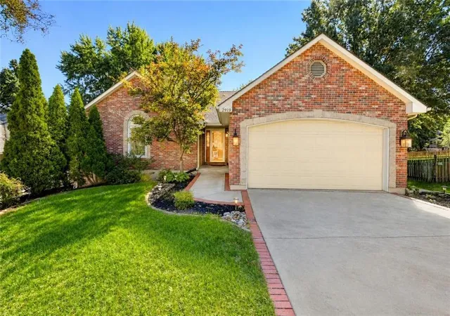 Photo 2 of Single family home for sale at 2919 S Yuma Ct, Independence, MO 64057 | MLS# 2642472 | Listing updated on 2026-10-07