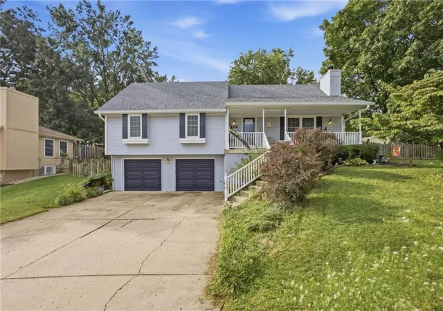 Photo 2 of Single family home for sale at 502 Ne Fox Trl Dr, Blue Springs, MO 64014 | MLS# 2642478 | Listing updated on 2026-10-07