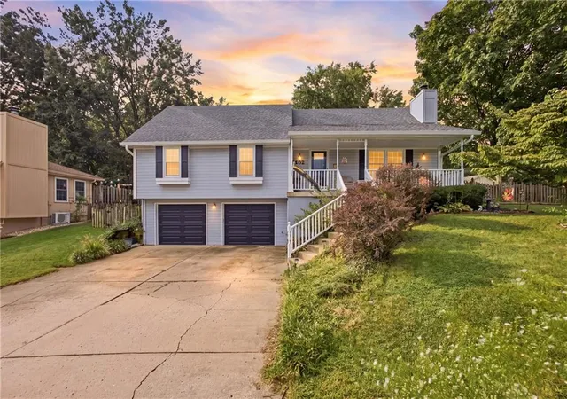 Photo 3 of Single family home for sale at 502 Ne Fox Trl Dr, Blue Springs, MO 64014 | MLS# 2642478 | Listing updated on 2026-10-07
