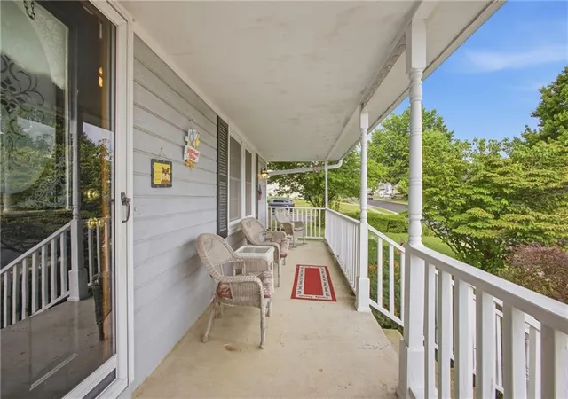 Photo 4 of Single family home for sale at 502 NE Fox Trl Dr, Blue Springs, MO 64014 | MLS# 2642478 | Listing updated on 2026-10-07