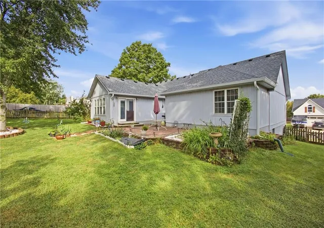Photo 3 of Single family home for sale at 502 NE Fox Trl Dr, Blue Springs, MO 64014 | MLS# 2642478 | Listing updated on 2026-10-07