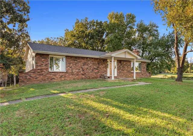 Photo 3 of Sale Pending at 23672 S Bb Hwy, Nevada, MO 64772 | MLS# 2642483 | Listing updated on 2026-09-29