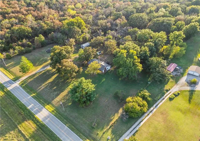 Photo 4 of Sale Pending at 23672 S Bb Hwy, Nevada, MO 64772 | MLS# 2642483 | Listing updated on 2026-09-29