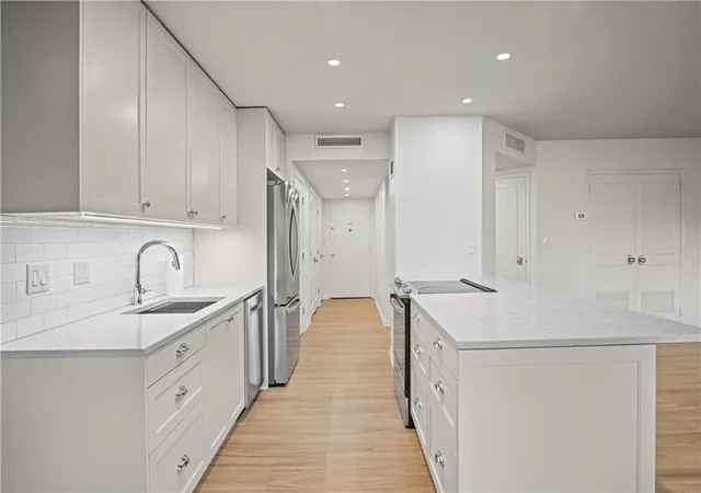 Photo 3 of Condo for sale at 4550 Warwick Blvd #408, Kansas City, MO 64111 | MLS# 2642485 | Listing updated on 2026-09-17
