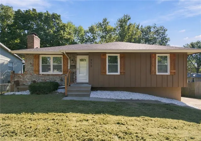 Photo 2 of Single family home for sale at 713 Sw Williams St, Lees Summit, MO 64081 | MLS# 2642486 | Listing updated on 2026-10-01