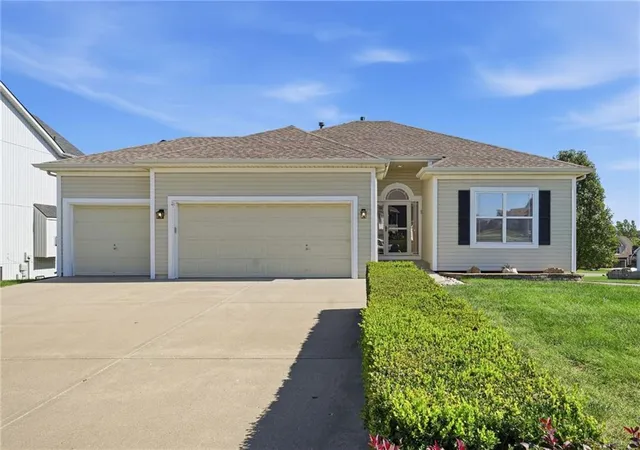 Photo 1 of Single family home for sale at 615 Seaton Blvd, Raymore, MO 64083 | MLS# 2642489 | Listing updated on 2026-10-08