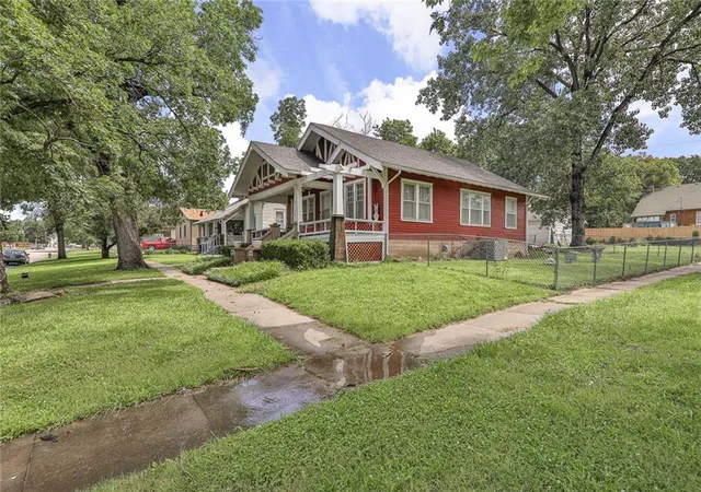 Photo 1 of Single family home for sale at 416 S 6th Street, Independence, KS 67301 | MLS# 2642490 | Listing updated on 2026-10-23