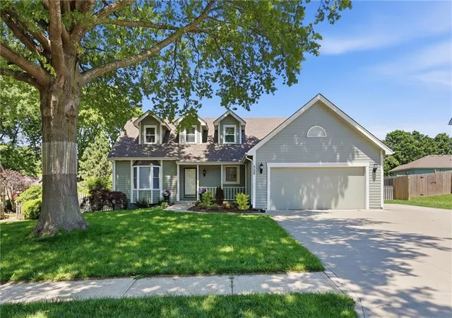 Photo 1 of Sale Pending at 528 Ne Bordner Dr, Lee's Summit, MO 64086 | MLS# 2642492 | Listing updated on 2026-09-26