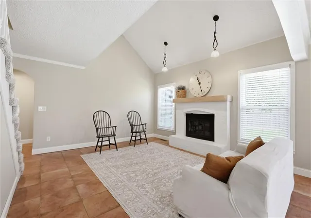 Photo 4 of Sale Pending at 528 NE Bordner Dr, Lee's Summit, MO 64086 | MLS# 2642492 | Listing updated on 2026-09-26