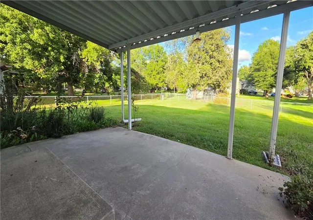 Photo 2 of Sale Pending at 609 Park St, Lathrop, MO 64465 | MLS# 2642495 | Listing updated on 2026-10-01