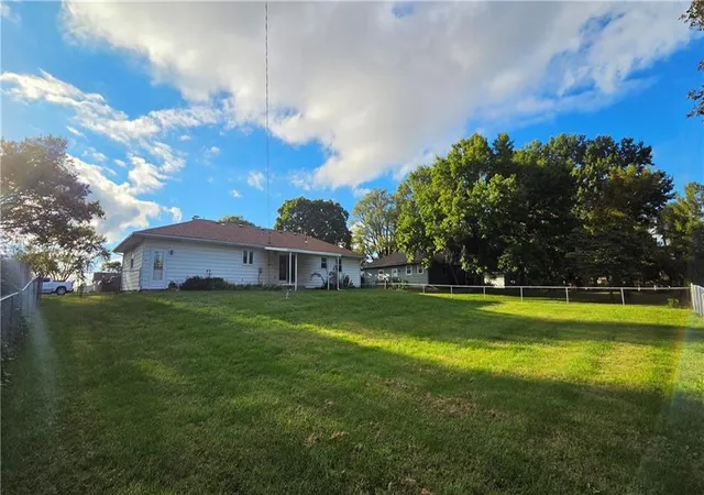 Photo 4 of Sale Pending at 609 Park St, Lathrop, MO 64465 | MLS# 2642495 | Listing updated on 2026-10-01