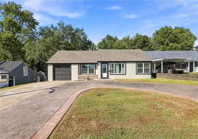 Photo 3 of Sale Pending at 3306 Hagemann St, Kansas City, KS 66106 | MLS# 2642497 | Listing updated on 2026-09-21